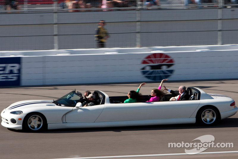 Illustration for article titled Burn, Track, or Take Your Ass Home: New Years Limo Edition